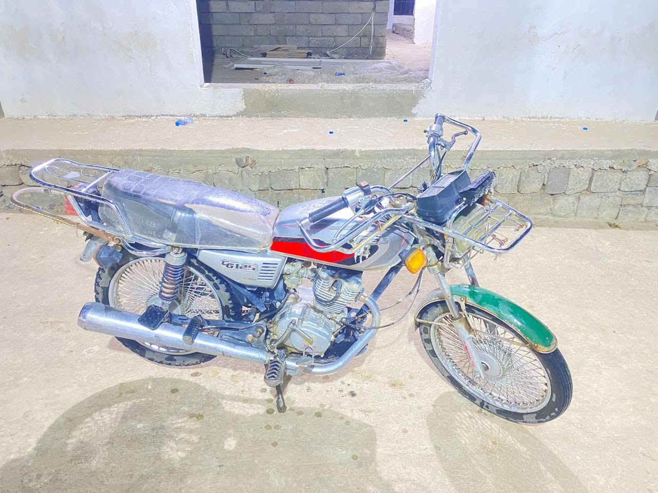 السلام عليكم موطور للبيع موديل 20 السعر 375 بس العصه مال الهندل خارطه الرقم ***********
