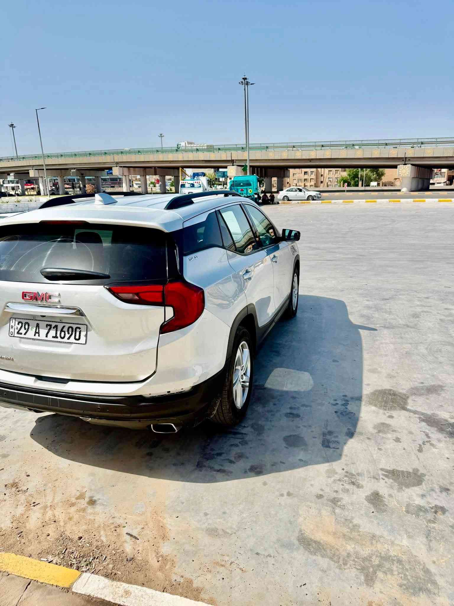 جمسي تيران موديل 2018 مكينة 2000 توربو مكبنة وكير مكفولات رقم واسط تحويل مباشر حادثهه باب الجنطة فقط مبدل ومصبوغ بدون ايرباك 
تشغيل عن بعد _ وادار خلفي وجانبي _ نقطة عمياء 
كشنات تدفئة _ كشن السايق كهرباء _ اشاير بلمري 
صور الخادث موجودة بلمنشور 
مكان السيارة / واسط _ الكوت _ مركز المدينة

*********** اتصال + واتساب
