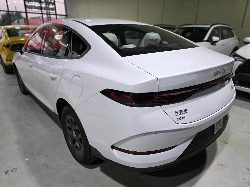 بي واي دي  BYD Qin Plus   داخل أبيض 

✅✅سنة الصنع 2025  زيرو زيرو
✅✅حجم المحرك 1500cc 
✅✅بطاريه ليثيوم شفرة byd 
سيارة سيدان مدمجة بنظام هايبرد PHEV 
✅✅تجمع بين محرك بنزين هايبرد   بلكن ومحرك كهربائي
✅✅ بطارية ليثيوم شفرةbyd تدعم الشحن السريع
✅✅ شاشة   إنش بنظام ملاحة وتحديثات OTA
✅✅ نظام صوتي بـ6 مكبرات صوت + ميزة الكاريوكي
✅✅ حساسات وكاميرا خلفية – مثبت سرعة – مقاعد جلد 
✅✅ تصميم خارجي عصري بمصابيح LED ومقصورة عازلة للصوت
✅✅اوتو ستوب
✅✅حساس خلفي 
✅✅اوتو هولد AUTO HOLD 
✅✅هند بريك بصمه 
✅✅تشغيل السياره بصمه مع
 كارت دخول ذكي
✅✅مقاعد جلد 
✅✅لايت زينون 
✅✅لد نهاري LED
✅✅بك لايتLED
✅✅3انضمة للقيادة 
✅✅مانع تزحلق
✅✅مثبت سرعه  Cruise 
✅✅تشغيل عن بعد 
✅✅شاشة ذكية
✅✅ سعة الخزان 65لتر   اتمشيك 2100 كم 

شركة الفرس الابيض لتجارة السيارات 
 معارض البياع -الشارع الاول المميز - مقابل كراج البياع. 📍

للاستفسار الاتصال على الارقام :او المراسله واتساب📞📱

☎️***********
☎️***********
☎️***********
☎️***********

نص مكتوب في الصور:
- IQ
