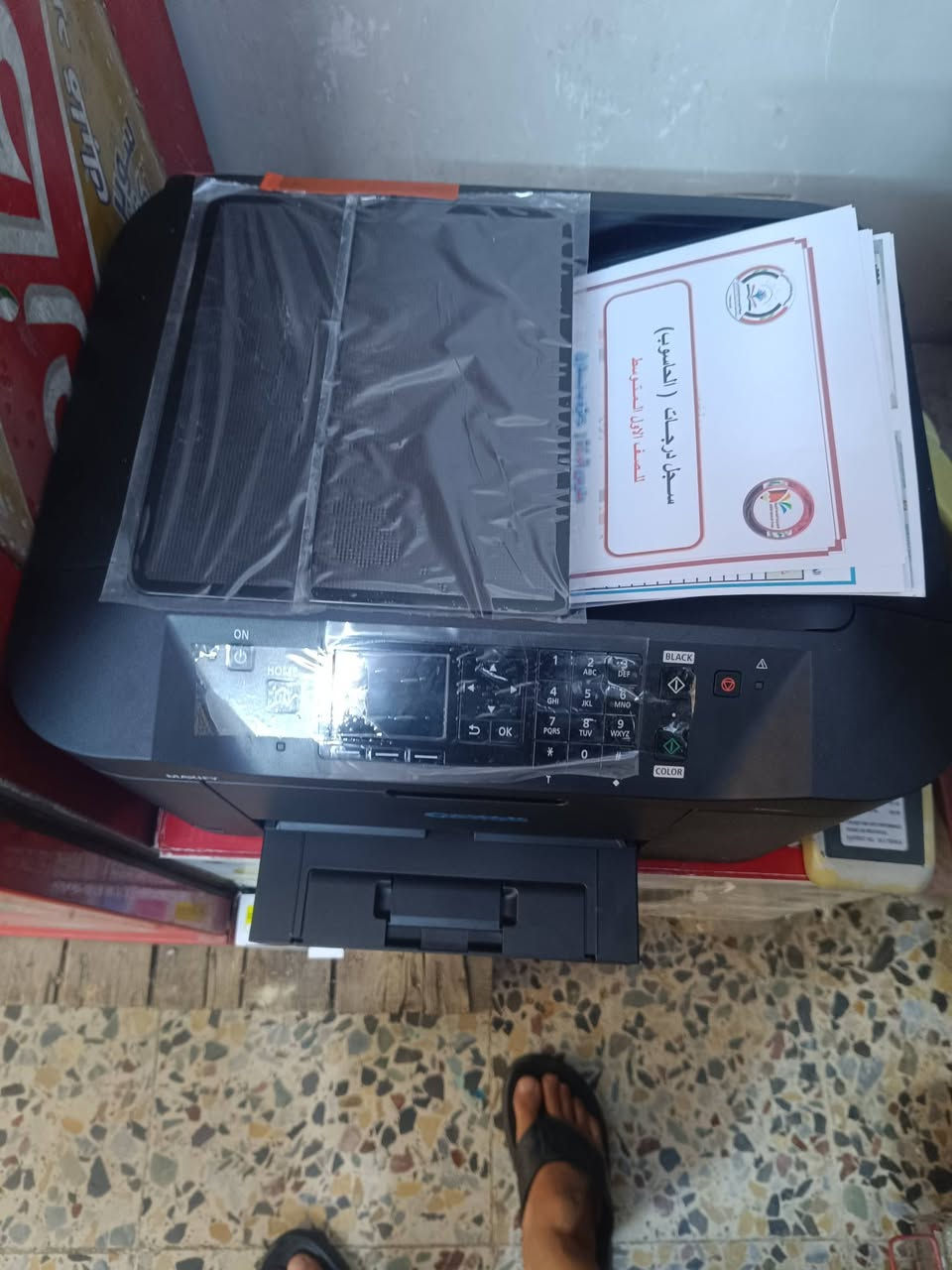 السلام عليكم ورحمه الله وبركاته
طابعة كانون مستعمله اقل من اسبوع واقتصادية جدا 
1-طباعة وجهين ملون وعادي 
2-طباعة وجه واحد ملون وعادي 
3- خاصية طباعة الملازم من الفيدر 
4-تربط على الموبايل
5-تربط على الحاسبة 
6-طباعة السكنر 
7- طباعة الصور 
8-اقتصادية لصرف الاحبار
***********
