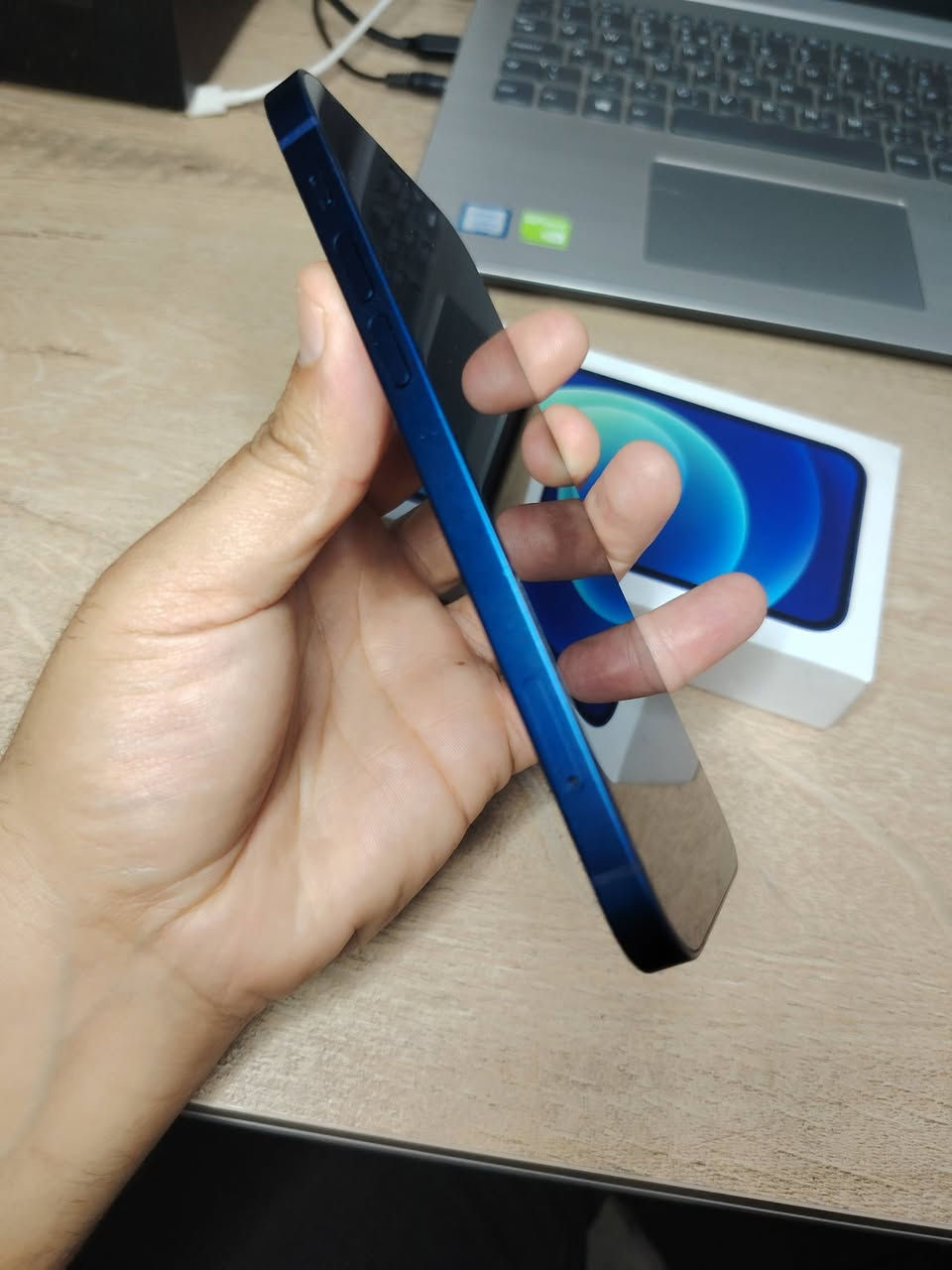 IPhone 12
ايفون 12 العادي  ماستر نموذج AAA  لونه ازرق🔵

ذاكرته 128GB بطاريتة 79 🔋 وبالحاسبة 81✅

شحنة فول مكفول من الشخط والفتح والتبديل خط واحد وياه كارتون فقط‼️ جميع التفاصيل موجودة بالصور والجهاز نظيف جدا✨

السعر 350وبي مجال للشراي 

عنواني ناصرية مركز 

للاستفسار الاتصال على الرقم *********** متوفر واتساب
