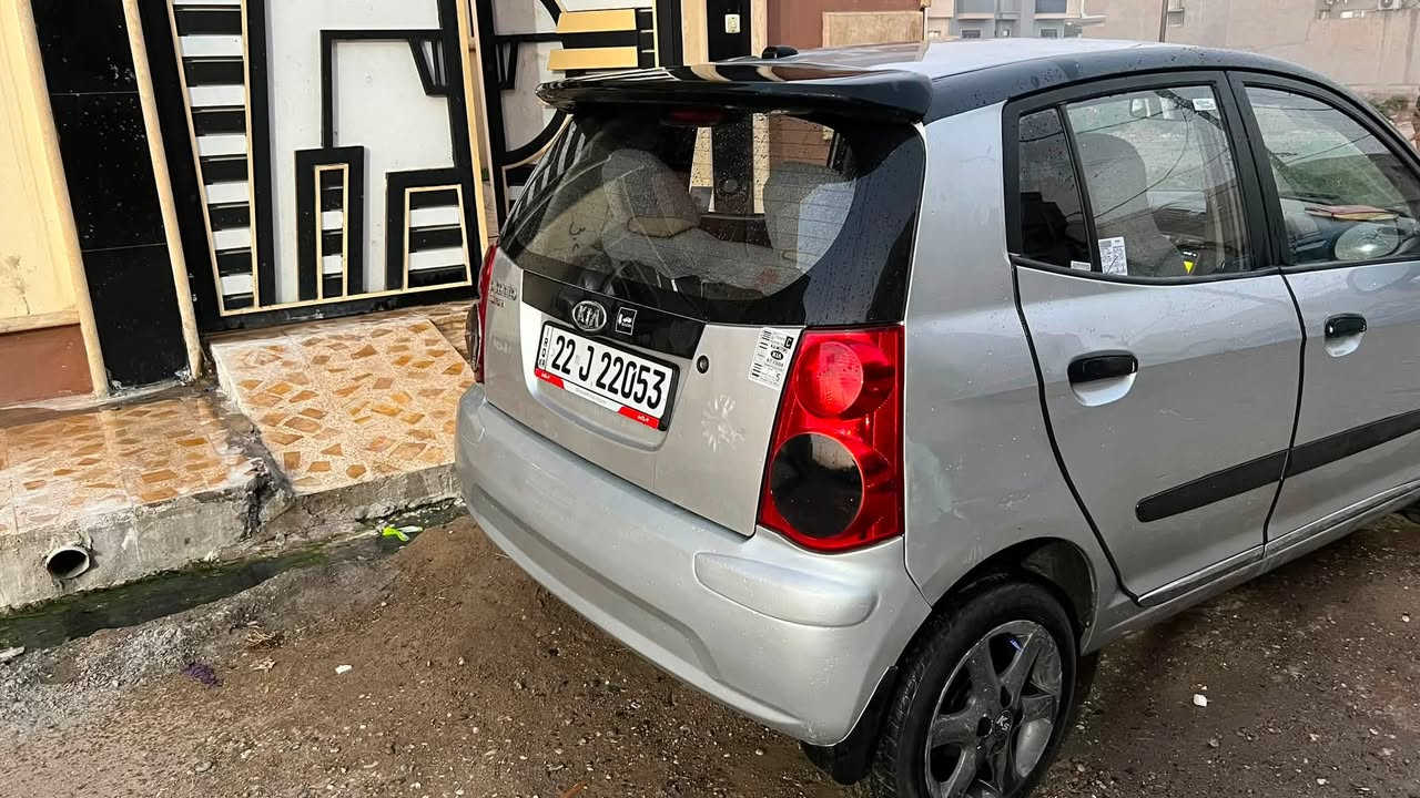 كيا بيكانتو 2010 
تبريد ثلج ❄️
اني شرعيها 
رقم جديد 
هزه جديده 
ضررها جاملغ الايسر
سعرها 41
تواصل ***********
