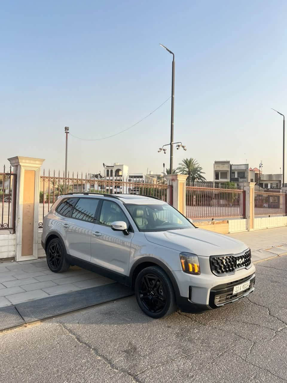 ‎كيا تيلورايد فول الفول  / اكس لاين (2024)🤍🔥
الفئة: PRESTIGE X-LINE
🚘 وارد امريكي
سياره كفاله عامه من صبغ بارد تبديل 
حادثه نسبه غرق وشغاله من امريكا 
نسبه 20 بل ميه 
 فول مواصفات 1/1 (أعلى مواصفات 
🏁عداد المسافه 14mi
✨ فتحتين سقف بانوراما 
كامرات محيطيه فول كامرات 
🪞 مرايا شفط🔁 مرايا إشارات
🔥❄️ كشنات أمامية تدفئة وتبريد
🔥❄️ كشنات خلفية تدفئة وتبريد
👑 كشنات منفصلة VIP
🚀 تشغيل عن بعد
📡 رادار أمامي
📡 رادار جانبي
💡 لايتات LED زنون
🌤️ لايتات نهارية LED
📟 حساسات أمامية وخلفية
🎛️ هزاز ستيرن
🖥️ داتا شو أمامي (HUD)
💆‍♂️ مساج كشن السايق
🌈 إضاءة داخلية ليزرية
🎥 كاميرات 360 درجة
👁️‍🗨️ نظام النقطة العمياء
🛣️ تحذير مغادرة المسار
🧠 مثبت سرعة متكيف
🛑 مانع تصادم
🧳 باب خلفي كهرباء
💺 ميموري كشنات
🔊 نظام صوتي فاخر
       
السعر295$ وبيه مجال 
مكان السياره بغداد حي الجامعه 
☎️ ***********
