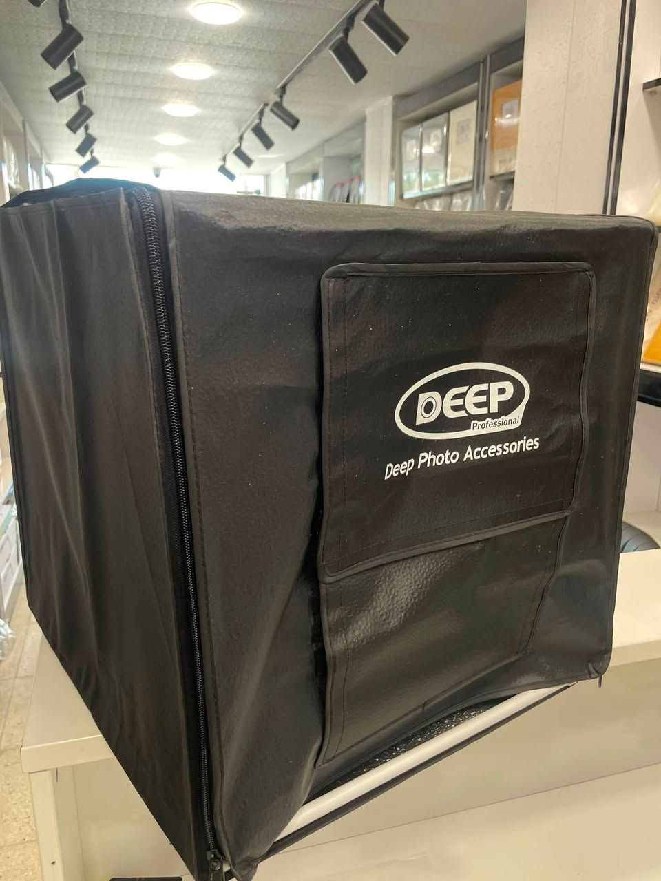 📦✨ اعرض منتجاتك بطريقة احترافية وخليها تبيع نفسها!

إذا عندك متجر أو تبيع أونلاين، بوكس تصوير المنتجات هو الحل حتى تطلع صورك بجودة عالية وإضاءة مثالية بدون تعب.

✅ إضاءة متوازنة وواضحة
✅ سهل التركيب والاستخدام
✅ مناسب لتصوير الإكسسوارات، العطور، الساعات، الإلكترونيات وغيرها
✅ يمنح منتجاتك مظهر احترافي يزيد من جاذبية الإعلان

لا تضيع الفرصة وارتقِ بجودة صور منتجاتك من أول لقطة! 📸🔥

📍 العنوان: بغداد – الباب الشرقي – مجاور عمارة الوقف القادرية
📞 للاستفسار والطلب:‭***********‬

السامر لمستلزمات التصوير الاحترافي
كل ما تحتاجه للتصوير… بمكان واحد. 📷
