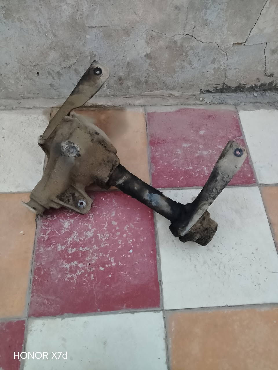 السلام عليكم من رخصت الادمن لوكير ومجمع استرين كامل حتى الجوزه ودرع مكان بابل الحمزه الغربي للبيع ***********

نص مكتوب في الصور:
- HONOR X7d