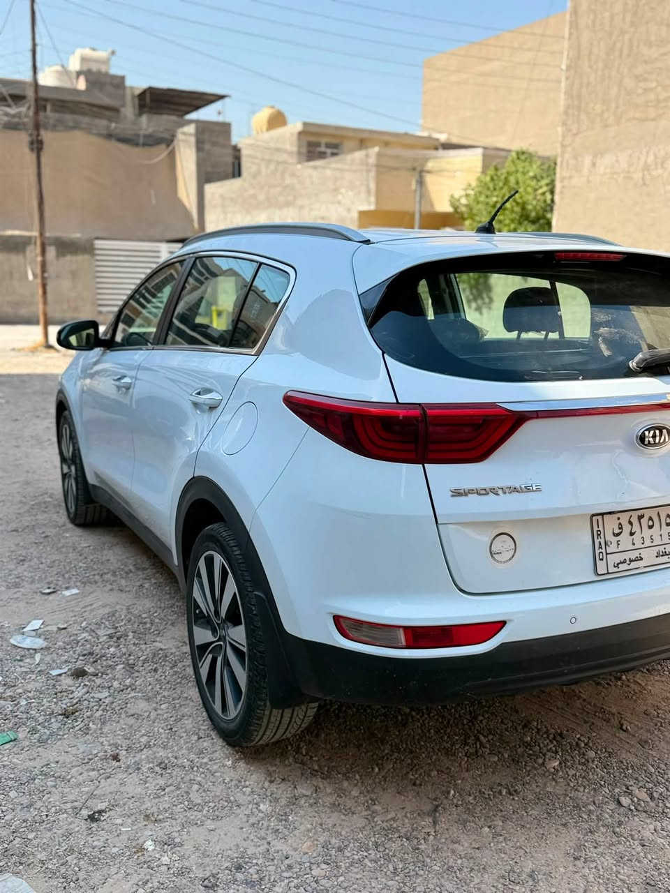 سبورتج 2016 خليجي مواصفات ‏عادية هيّا ‏المعروف عليها المكينه 2000 دوش مكفوله السياره من والفتح والتبديل ماشيه (80) الف حقيقي شرط الفحص مري شفط جام السياره نظيفه بيها ملاحظات بسيطة مكينه كير حدادية كفاله رقم بغداد تريد تحويل تريد وكاله مكان السياره الدورة شارع 60 السعر(167) وبيها مجال شي بسيط ما متواجد على النت اتصل بالخدمة ***********
