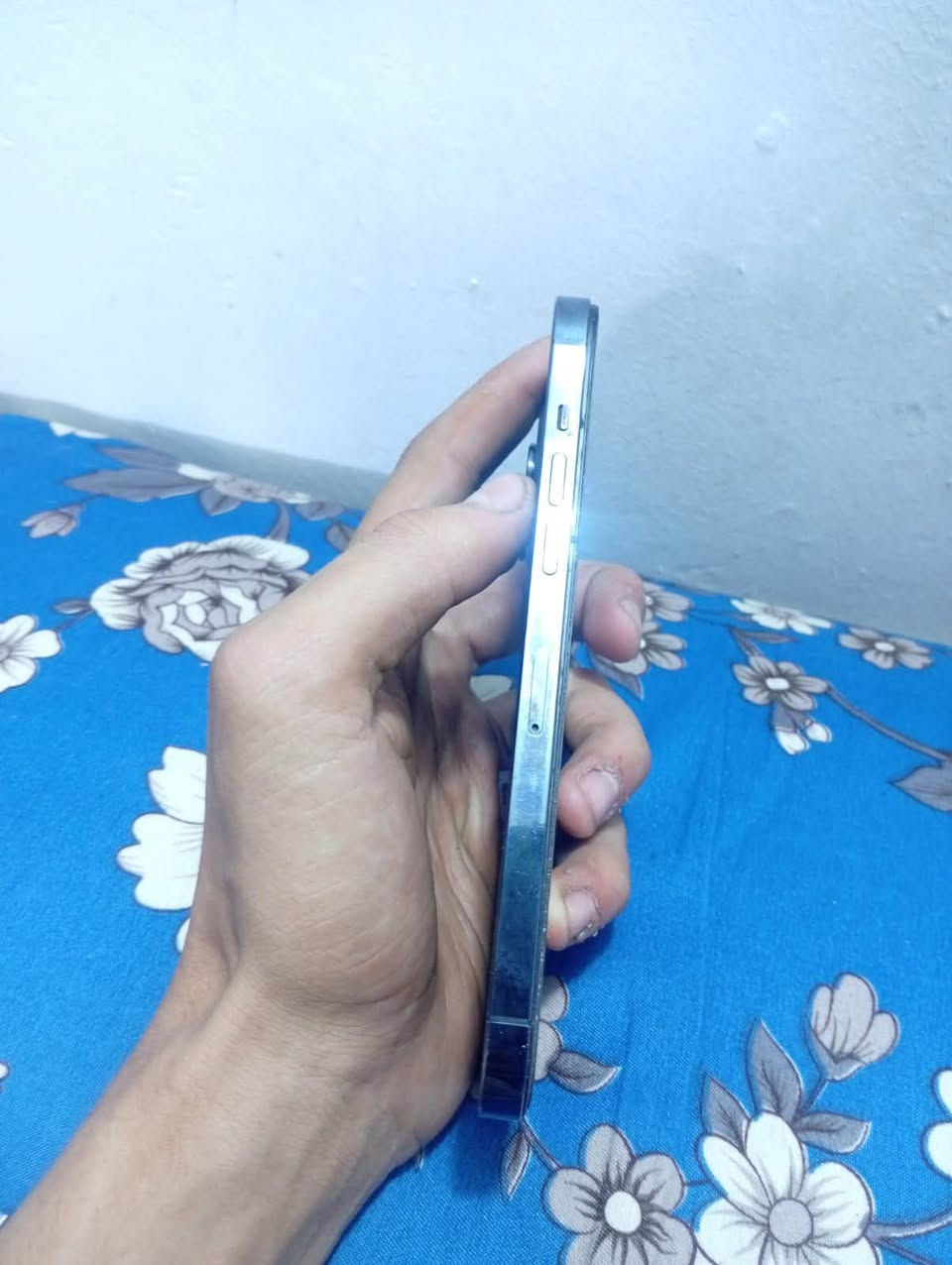 ايفون ١٢برو ماكس 
دبل سمكارت 
ذاكرته ٢٥٦
مبدل بي 
شاشه اصليه ٣ خيارات 
وبطاريه اصليه  
الجهاز نضيف كلش  مال بيت
سعره ٢٥٠ وبي مجال ***********
العنوان الدوره
