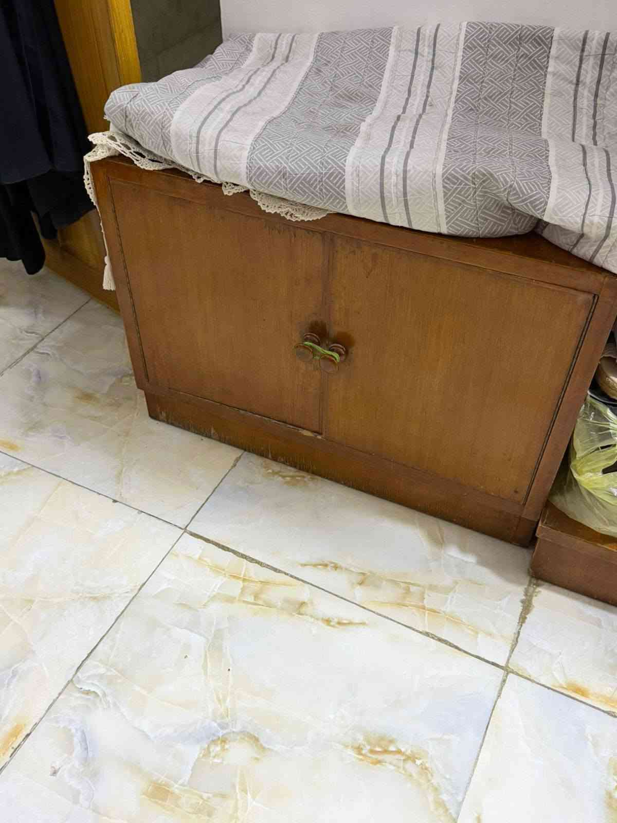 غرفه اخشاب صاج نظيفه وثقيله الكنتور ست ابواب السعر ٤٢٥ الف بغداد الحسينية بالبدايه للإستفسار***********
