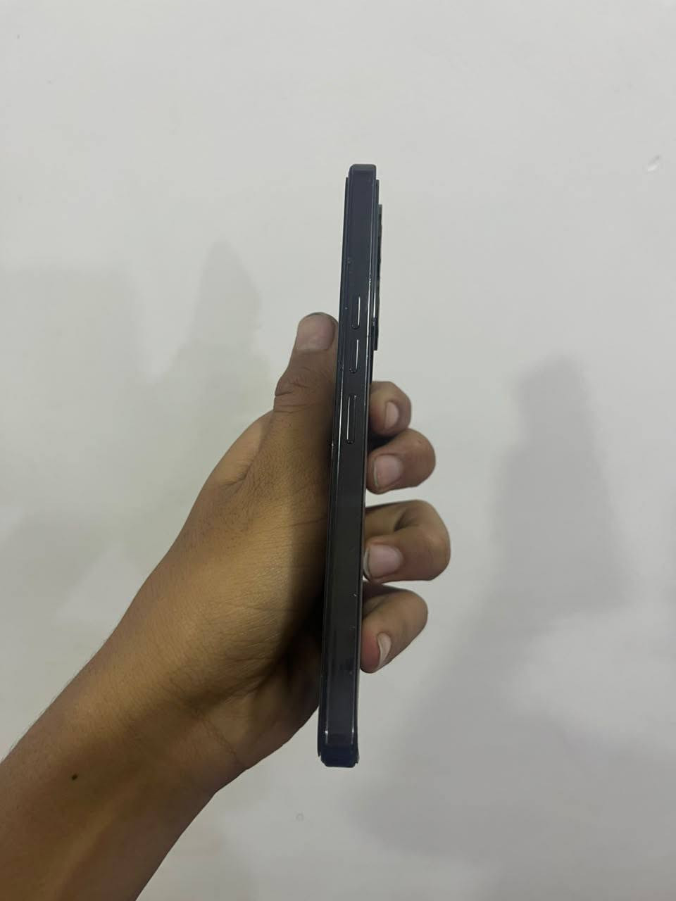 📱 تكنو كامون 20 برو 5جي (Tecno Camon 20 Pro 5G) للبيع - يدعم 90 فريم ببجي.التفاصيل:المعالج والـ فريمات: يشغل ببجي 90 فريم بسلاسة تامة وبدون حماوة.النظافة: الجهاز نظيف جداً من الداخل والخارج، شغال 100% ولا توجد به أي مشاكل تقنية.الملاحظة: توجد شطبة (كسر بسيط جداً) في الجام الخارجي للطرف العلوي/السفلي، اللمس والألوان شغالين طبيعي جداً وبدون أي تبقيع أو خطوط، والكسر لا يؤثر على اللعب أبداً.الملحقات: (بدون ملحقات فقط جهاز ).السعر: 185.000دينار (قابل للمناقشة البسيطة).الموقع: [مكاني كربلاء].للتواصل: [*********** أو اطلب مراسلة الخاص].💡
