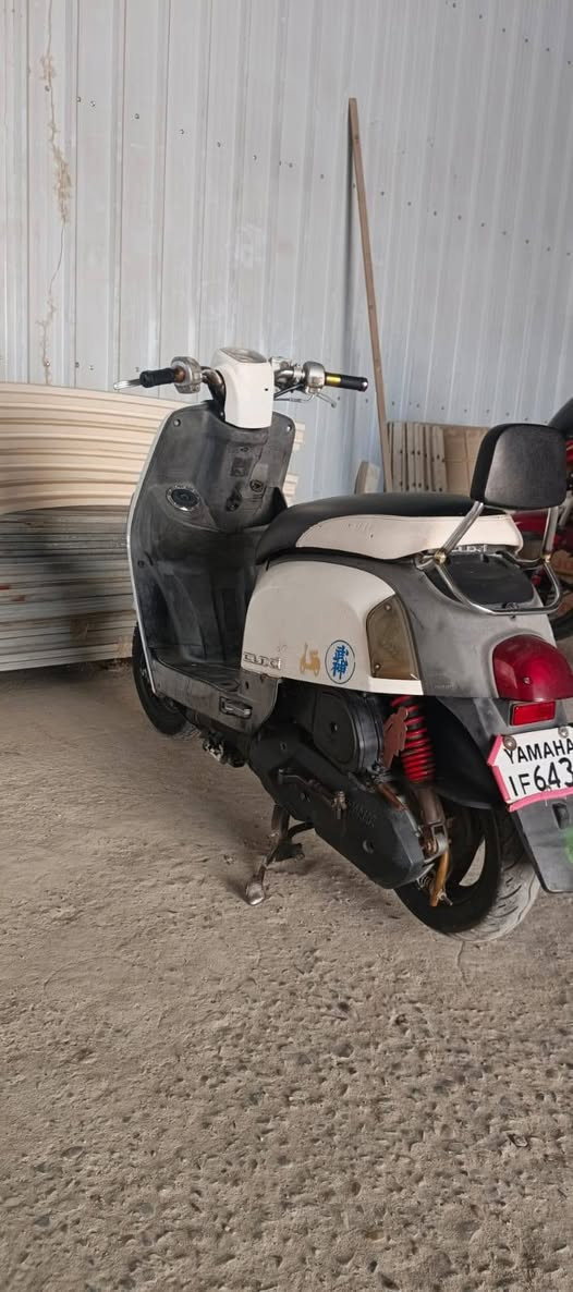 سلام عليكم دراجه بوليس كابريتر محرك ما مفتوح ولا تبخير ولا تنقيص نكره سلف و كهربائية كله شغاله اينقص مابيه تجي تفحص العنوان ديالى بعقوبة المفرك رقم الهاتف ***********
