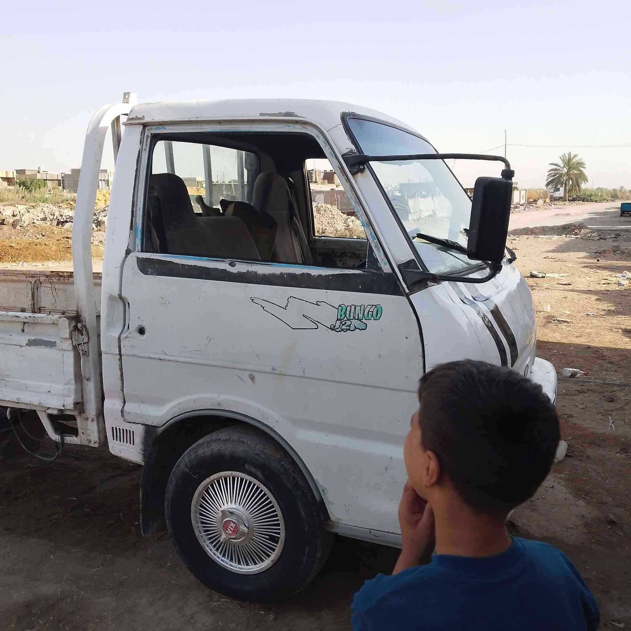 السلام عليكم كيا بنجو للبيع موديل 95 محرك مجفف الجديد صدر جديد  دوشمه جديده القشر قدام العين   تايرات نص عمر مكان السياره بغداد ابو غريب رقم الهاتف***********
