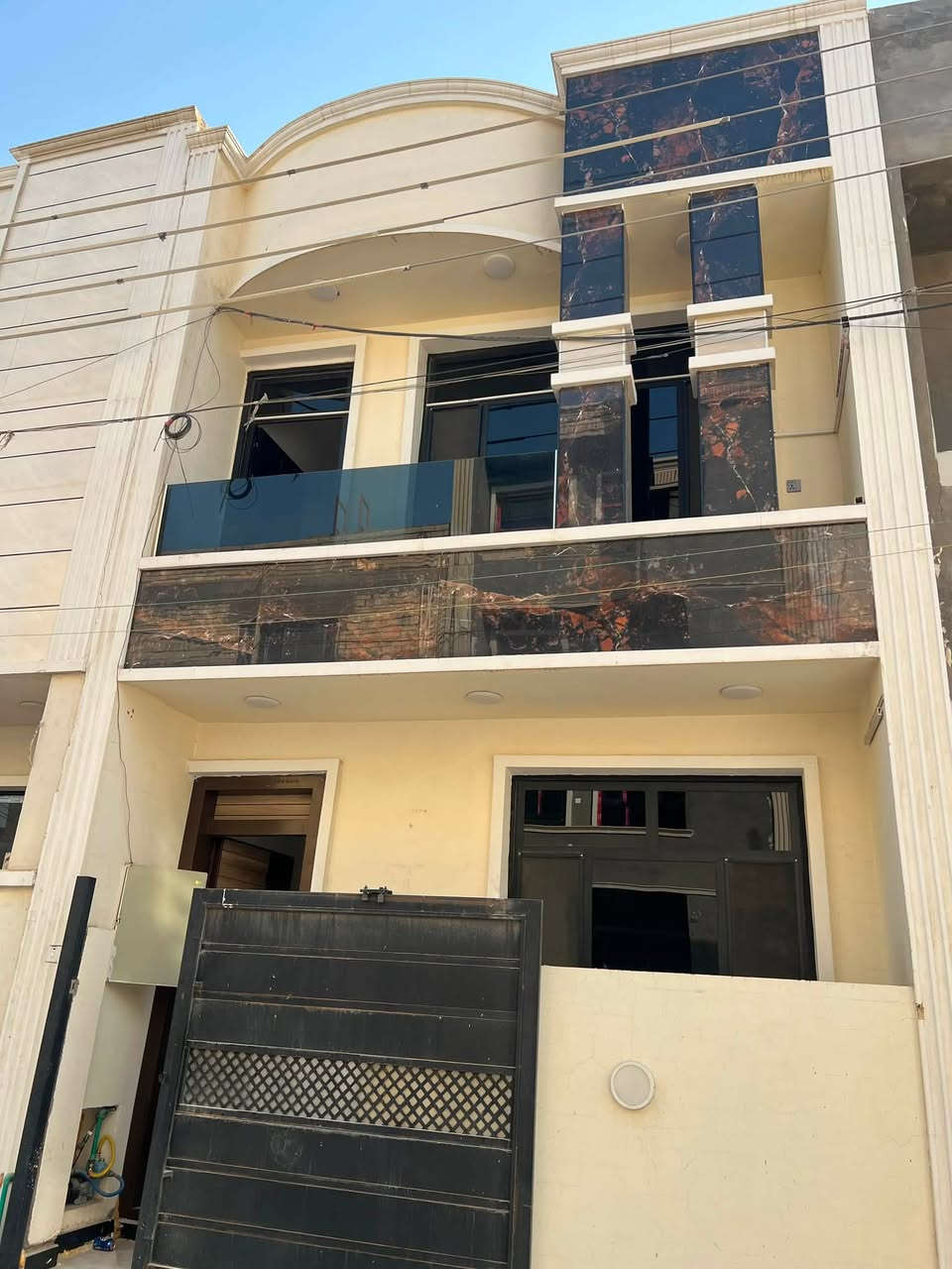 بيت للبيع 50 متر طابقين 2نوم 2حمامات البيت مستخدم فتره قصيره جدا  البوعيثه مجمع السلطان الاول. خامس فرع بالبدايه  بطن ركن.
***********
***********

