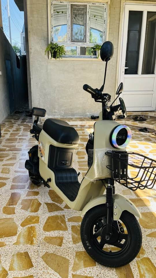 سلام عليكم 
دراجه شحن R9 ريان 
جديد صار شهرين من مستخدم 
بطاريات جدد 
نضافه فول 
سعر 525
شراي اتصل 
***********

