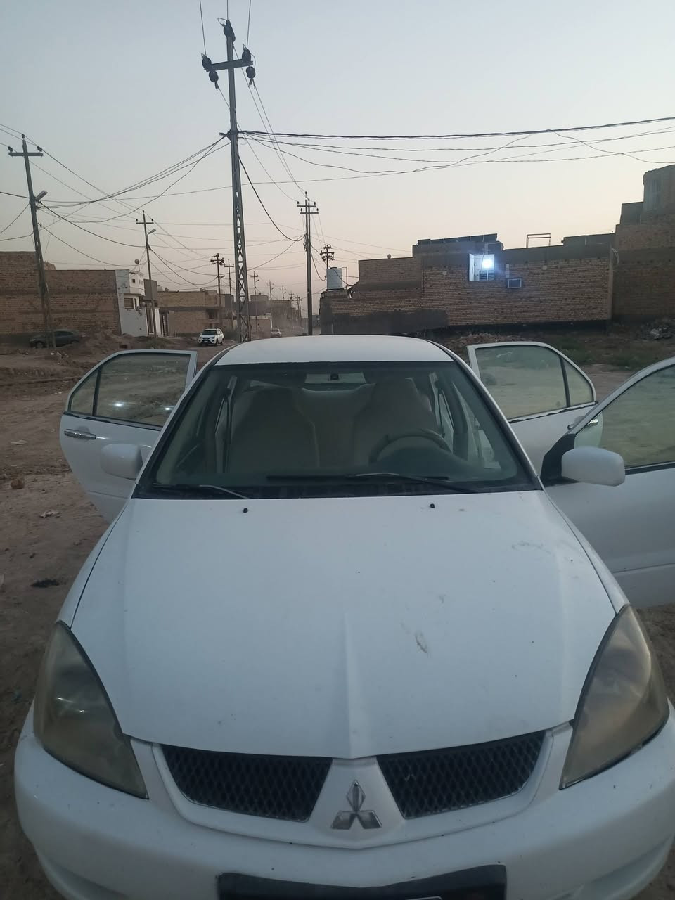 السلام عليكم 
لانسر موديل 2011 باسمي تحويل ثاني يوم مكانها ديوانيه بيها ضربه بالجنطه ومصبوغه حزام سعرها 55 وبيها مجال للاستفسار 
***********بي واتساب
