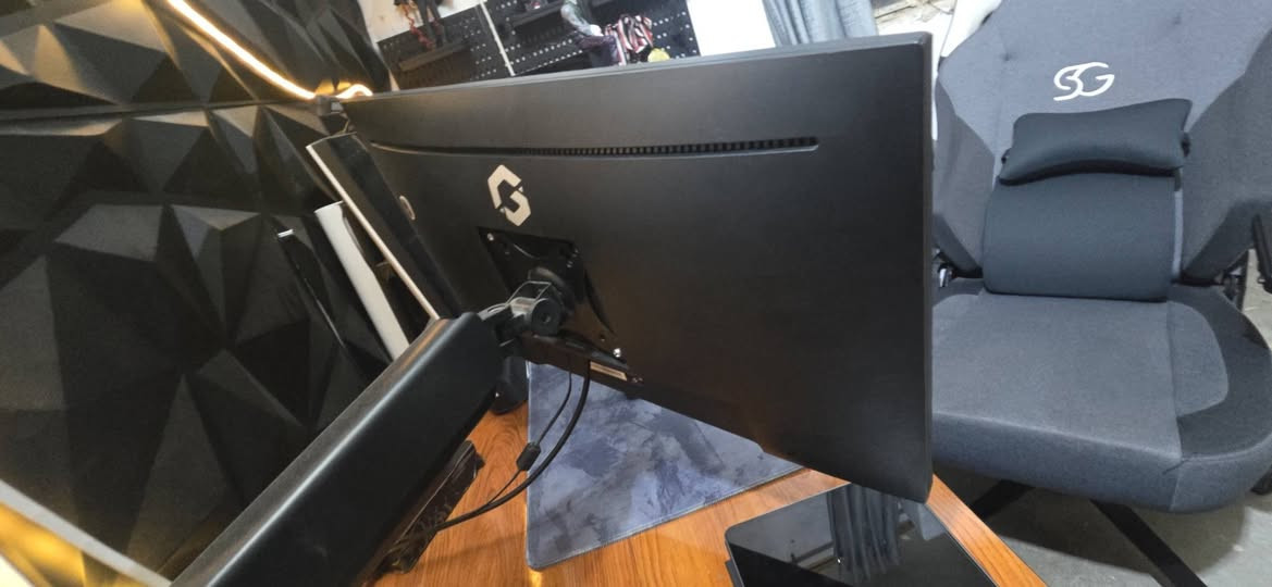سلام عليكم
شاشه كيم اون    
مواصفات.  حجم 24inch
بنل IPS
165hz 
1080p fhd 
مداخل   hdmi و  ديسبلاي بورت  و اواكس 
شاشه ملحقاتها كارتونه وستاند خاص بيها وكيبل ديسبلاي بورت

سعر 110 قفل بدون معامله رجاءًا 🙏🏼
مكاني بغداد وعندي توصيل لكل محافظات العراق. للتواصل واتساب ***********
