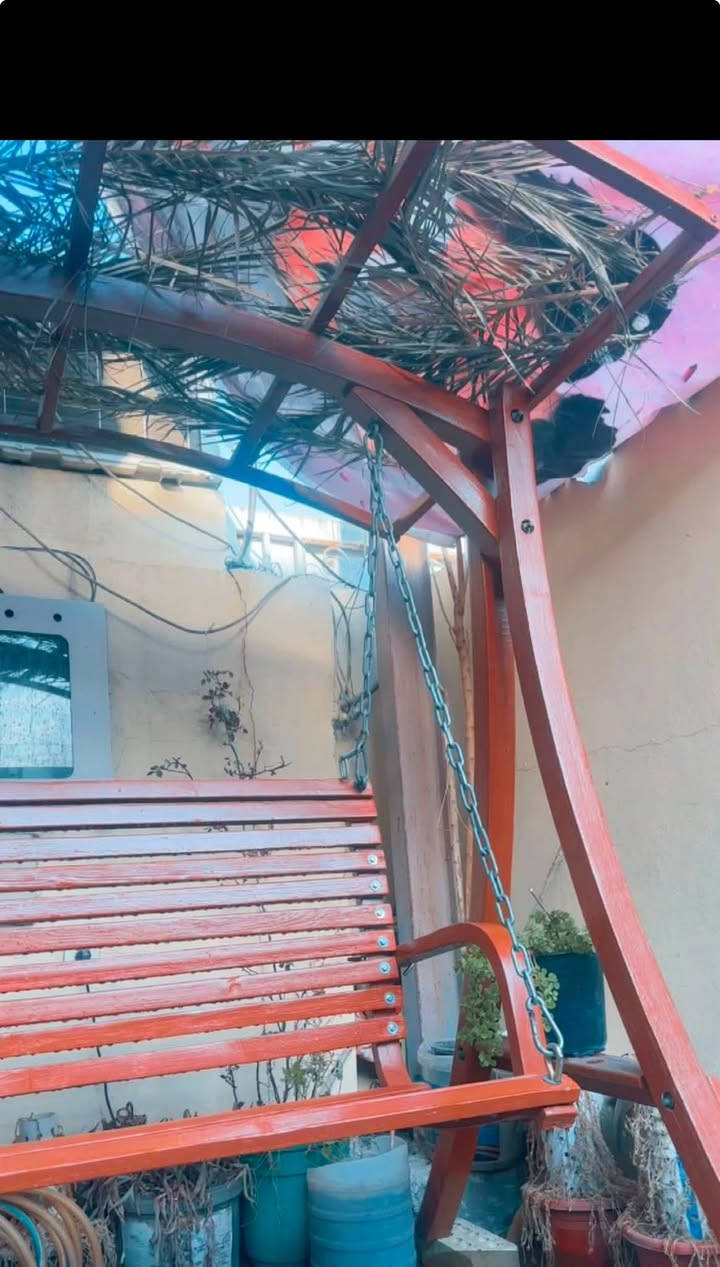 من رخصة صاحب الادمن 
مرجوحة للبيع خشب چام من اجود انواع الخشب 
اخذتها من هوم سنتر 
ابيعها ابسعر 150 رقم ***********
