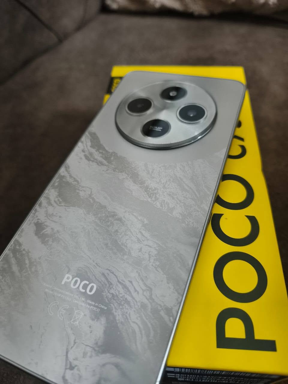 Poco c75 
موبايل xiaomi Poco c75 

مستعمل نضافته 98% يجي وي الكارتونه اخو الجديد مامبدل لا الشاشة ولا بطارية  

الذاكره 256GB

 الشاشة بحجم 6.88 بوصه وبدقه +HD

 وتدعم معدا تحديث120هيرتز

المعالج ثماني النواة Mediatek Heli G81

البطارية بسعة5160ميللي أمبير مع دعم الشحن بقوة 18واط

كاميرا 50 ميجابكسل 

بغداد /حي اور 

السعر130ألف
رقم الهاتف ***********
