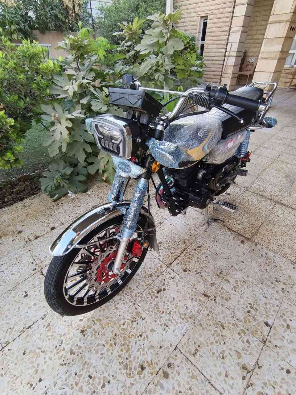 ايراني • ٢٥٠ • ٢٠٢٥