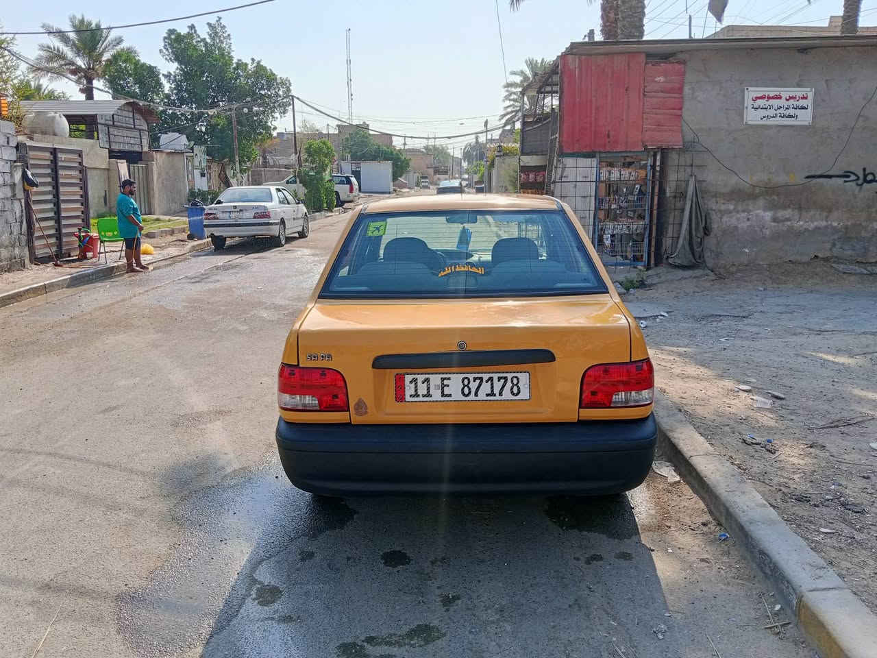 سايبه ٢٠١٢ محرك وكير وتبريد خير من الله السياره ابلاديه بدون تبديل ولا ظربه ولا صبغ فقط تصليح خياسات صدر جديد غرفتها بلاديه رقم انكليزي مصفره من كلشي تحويل ثاني يوم شواصي نظيفه السعر 27 وبيها مجال مكان السياره الشعب حي اور وهاي كل التفاصيل وصور والفديو كدامك تعال وشوف ابعينك *********** سياره جاهزه وحلوه
