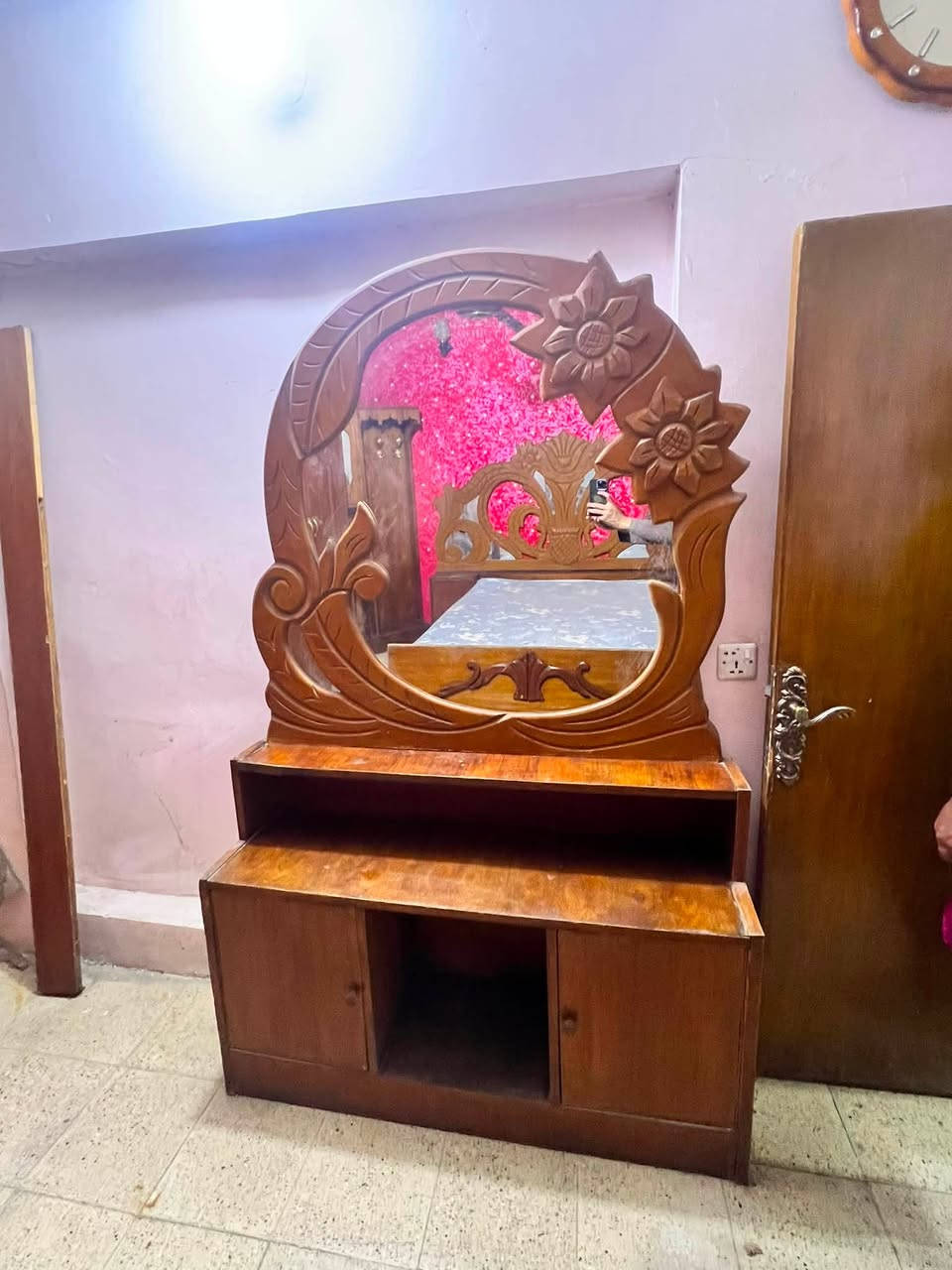 سلام عليك غرفه مستخدمه للبيع نضيفه السعر 350 العنوان بغداد ***********
