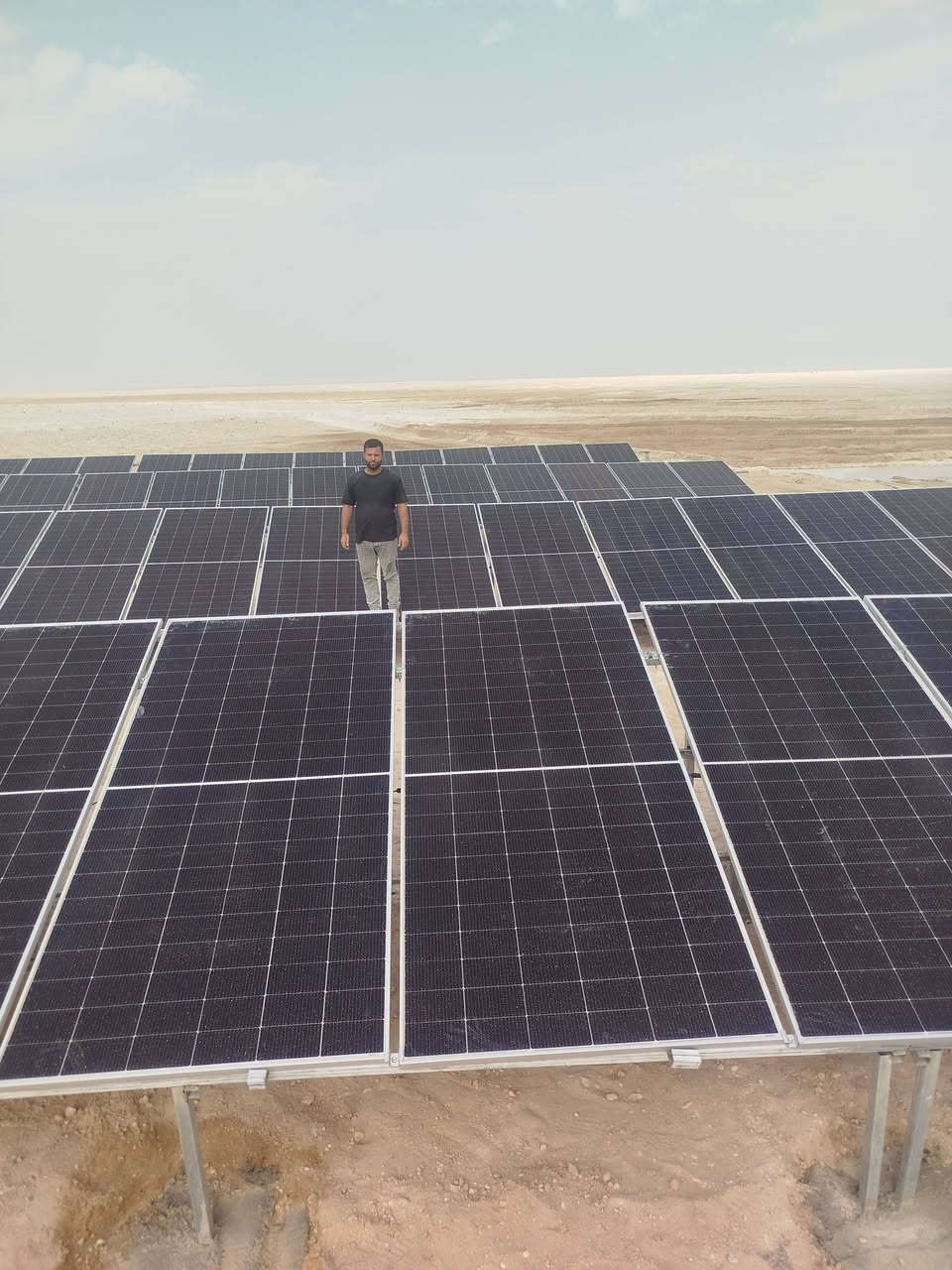 ☀️ تم بحمد الله إنجاز مشروع طاقة شمسية زراعي ☀️
📍 السماوة – منطقة أبو غار
⚡ مكونات المشروع:
🔹 60 لوح شمسي LONGi 615 واط
🔹 إنفيرتر بقدرة 37kW
🔹 قواعد حديد مغلفن ومصممة لتحمل الظروف الجوية
🔹 بورد حماية متكامل
🔹 فيوزات حماية للمنظومة
🔹 أوزليتر الألواح لضمان الحماية والتنظيم
🔹 أسلاك وكابلات مخصصة لأنظمة الطاقة الشمسية
🛠️ تنفيذ متكامل – تجهيز وتركيب وفق أسس فنية – اهتمام بالتفاصيل من أول خطوة إلى التشغيل.
☀️ مكتب ذوالفقار للطاقة الشمسية
جودة بالتجهيز… دقة بالتنفيذ… وثقة بالعمل
📍 ذي قار / قضاء الرفاعي / شارع سايلو / مقابل مستشفى علي الزهيري
📞 ***********
📞 ***********
