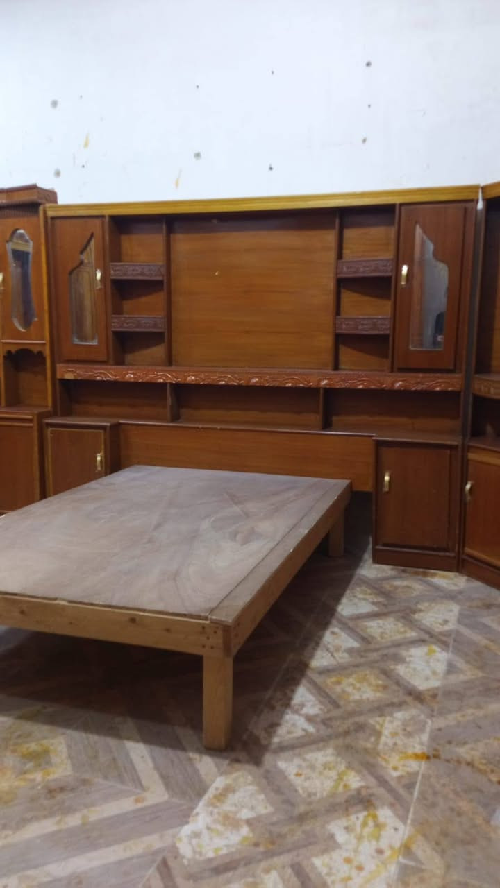 غرفه حطاطه السعر 550 وبيه مجال العنوان الرمادي الزراعة قرب الجنسيه الموحده ***********
