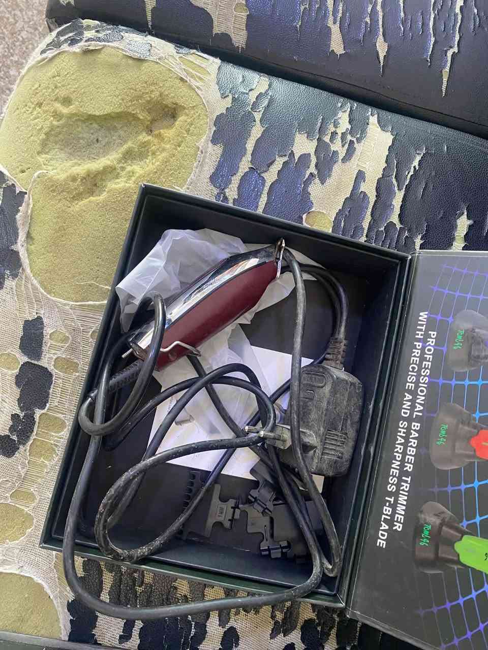 ٥ مكأن حلاقه شرط الشغل ومستخدمات 
مكأن امريكيه اصليه البيع شلعه وحده كلهن 
٤مكأن تدريج  
وحده للتحديد 
للعلم المكان السود سعر الوحده ١٨٠
والبيضه سعره ٥٠
 والحرمه سعرها ١٥٠
 والحرمه صغيره سعرها ١٣٠
الله شاهد هاي سعارهن بالسوك 
والحلاقين يعرفون بالسعر مالهن

ملاحظه السعر مالهن كلهن اريدهن ب٢٠٠ الف. قفل كلش  
التواصل ع هذا رقم ***********

نص مكتوب في الصور:
- WITH DOUBLE BALL BEARING H