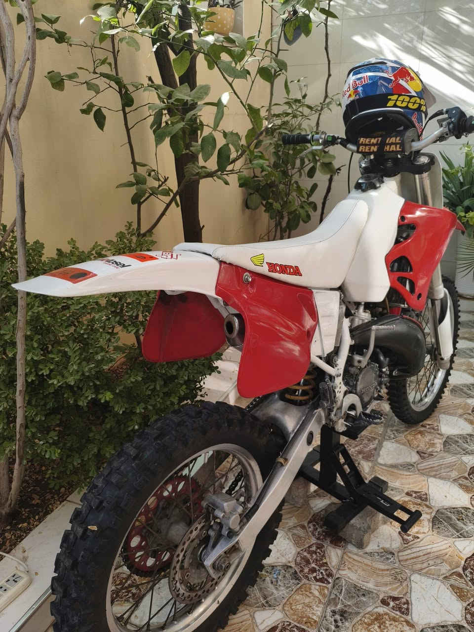 سلام عليكم قفازcr125 بۆ فرۆشتن کرۆمە مودیل ١٩٩٨ بەشەرتی قوەت دارو بەرد ٢٥٠ مەسرەفی نیە ماتۆرەکە لە کرکوکە 
*********** سعر13 وةرةقة و مجال
عةرةبي للبيع قفاز cr 125 1998 شرط كلة قوة مضبوت مكان كركوك سعر13 بيهة مجال
