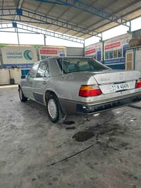 مارسدس دب موديل 1990معمره هستوني  حداديه كهربائيه عايزه بس صبغ بااسمي ...