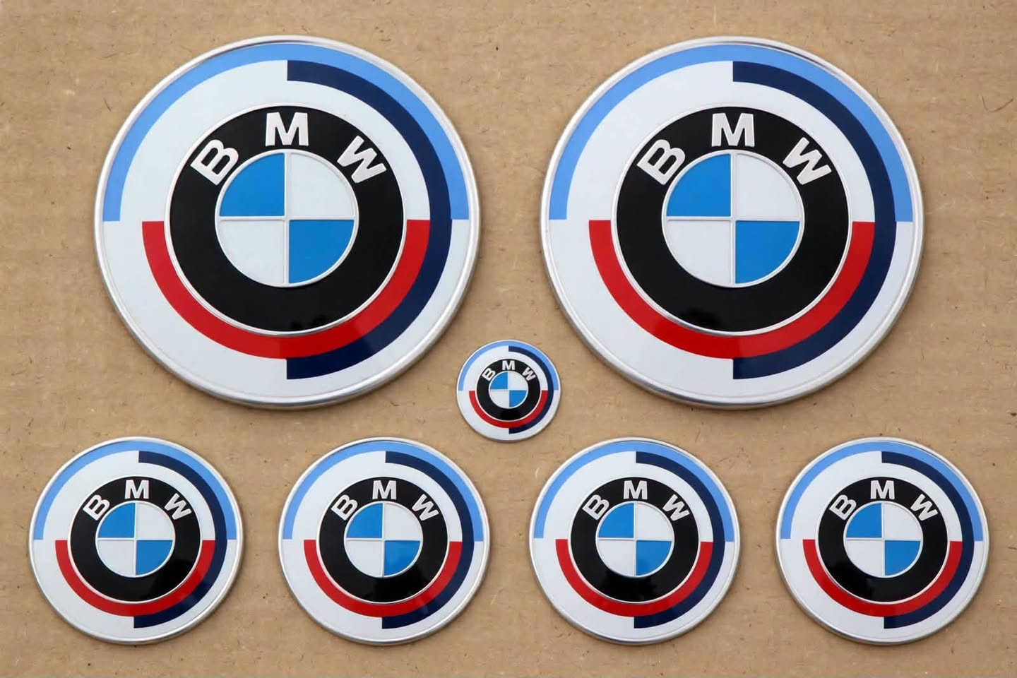 متوفر علامات سيت 7 قطع لكل فئات BMW
توصيل متوفر لكل محافظات
 
***********
