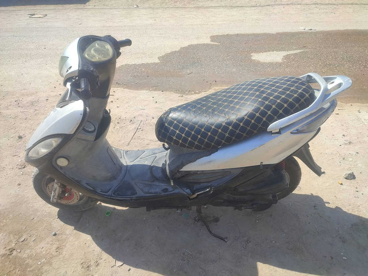 من رخصت الادمن المحترم
دراجه كامكو جي فور 
مكينه ناعمه وحلوه شلعه ومعدل فوول 
كهربائيات كله شغاله تايرات جدد 
السعر 300
اخوان دراجه كلش نظيفه 
وهاذا مو سعرهه 
***********
