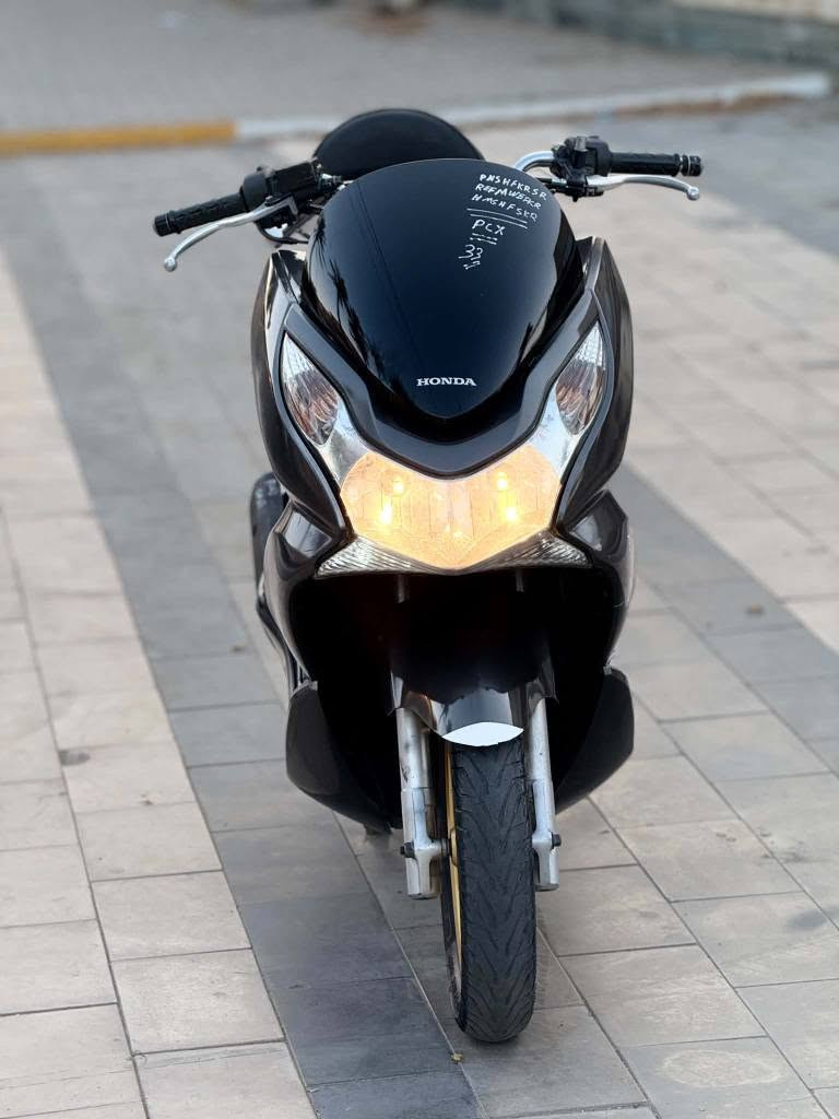 السلام عليكم وكاله وكاله ماشيه   للبيع دراجه pcx ياباني  اصلي دراجة مال رمبه ماخذها رمبه الدراجه على ايدي 
الاصلي دراجه جديده مال جناي بشرط تاخذهه من باب البيت ماشيه ١٨ الف حقيقي 
الاصلي دراجه كامله أستان كهربائي حساس ازدحام ٢ دراجه جديده الدراجه مكينه لوك برغي ممفتوح بيهه شلعا معدل خير من اللّٰه دراجه تكول جديده بمعنئ الكلمه واحلا من الصور دراجة مكينه مكفوله اي نقص مابيه
السعر مليون و٣٥٠   
اي استفسار*********** بغداد بغداد, العراق

