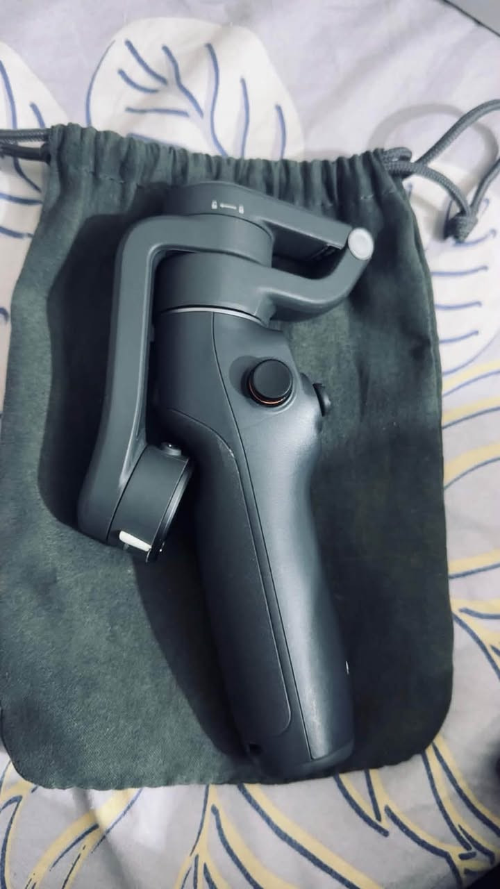 گمبل/مثبّت موبايل احترافي من DJI
🔹 الموديل: DJI Osmo Mobile 6

🔹 تثبيت 3 محاور لتصوير فيديو ثابت وسلس

🔹 يدعم ActiveTrack 6.0 لتتبع الأشخاص أثناء التصوير

🔹 تصميم قابل للطي وسهل الحمل

🔹 يحتوي على عصا تمديد مدمجة للتصوير من زوايا مختلفة والسيلفي

🔹 تحكم مباشر بالحركة والتصوير من المقبض

🔹 مناسب للتصوير الاحترافي، الريلز، تيك توك، الأعراس، المناسبات والفلوغات

🔹 يعمل مع الهواتف الذكية من خلال تطبيق DJI Mimo

🔹 المنتج الظاهر بالصورة علبته موجودة

📌 الحالة: [جديد / مستخدم استعمال خفيف]

📍 الموقع: الحلة – بابل

📞 للتواصل: [***********واتساب
