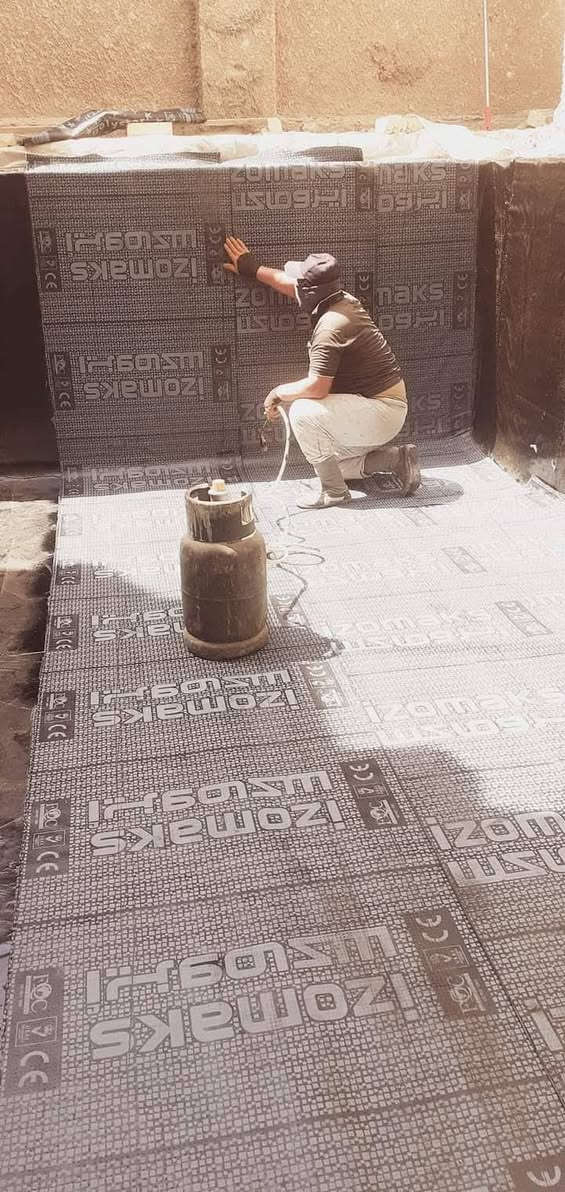سلام عليكم ورحمه الله وبركاته عمل وتصليح جميع السطوح واحوض المسابح رقم الهاتف ***********متواجد واتساب
