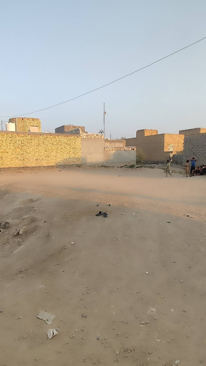 السلام عليكم
قطعه ارض للبيع مساحته 200 متر زراعي 
الموقع البيكات قرب الشارع الرئيسي 
خدمات ماي ومجاري وكهرباء 
السعر 30 مليون وبيه مجال 
الاستفسار الاتصال على الرقم 
***********
