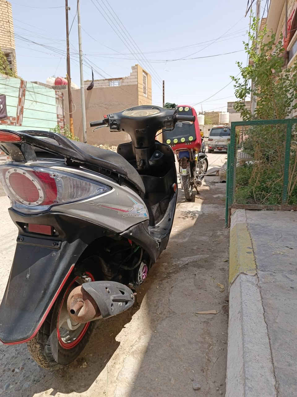 دراجه جي فور للبيع
زوج تواير جدد صارلي يومين من شديت 
لايت زنون اصلي 
اشاير يمنه يسره 
رباعي 
بك لايك 
عداد بكامل يشتغل 
مكينه مفتوحه مره وحده 
مكاني ناصريه ناحيه الفظليه 
رقمي *********** فقط واتساب 
موجد على الفيس 
سعر ٢٧٥ و بيها مجال
