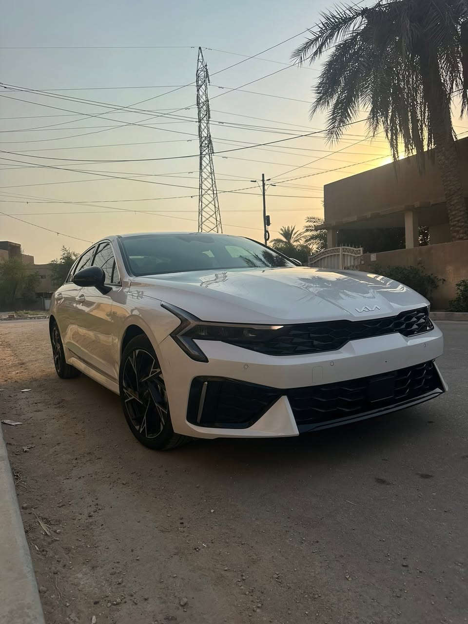 بسم الله الرحمن الرحيم 
سلام عليكم 
هاي الحلوه للبيع k5 2025 وارد امريكي Gt line 
سياره جديده احلى من الصور عليها نصبه كلش حلوه 
فول مواصفات عده البنوراما 
بصمه ترحيب 
رادارات 360 
تحكم سترين 
تثبيت مسار 
تحديد سرعه 
فول للأخيرة بس نقصها بنوراما 
سياره حلوه 
ماشيه 2000 mi فقط 
محرك 2500 تنفس طبيعي 
حادثها بنيد مبدل نفس اللون بدون صبغ 
سياه جديده 
تبريد لا تسولف عنه ثلج تجي وتشوف 
وبيها سونار السياره 
كفاله كير ومكينه بعدها بدهن الشركه 
اليحب يتواصل : *********** واتساب 
مكان السياره بابل .✨
