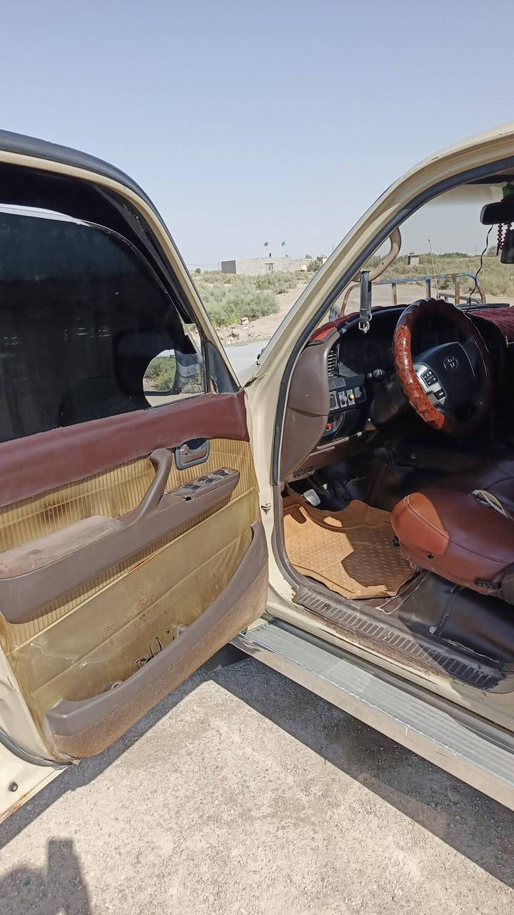 سلام عليكم لاند كروزر 94 مكينه كير كسن فيفيتي وتماتيك رقم مميز تحويل بي محافظة مكان كوت مركز المدينه *********** سعر 55 وبيه مجال للشراي
