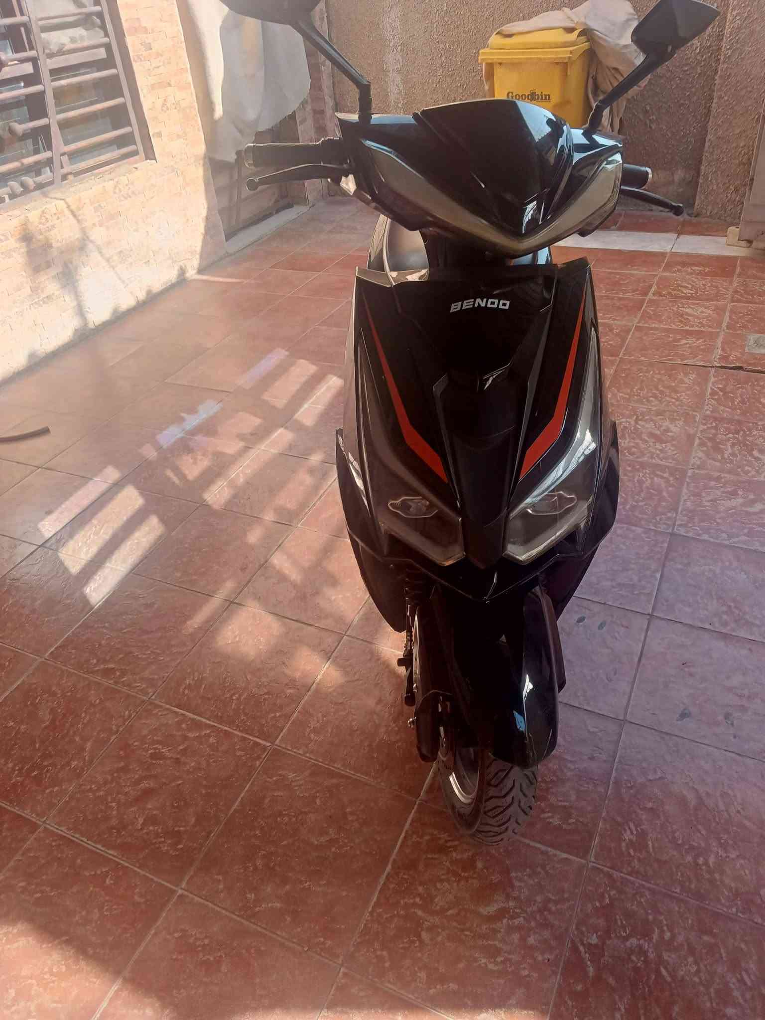 السلام عليكم عندي دراجه شحن نوع سكنس  BENOO موديل 2025 دراجه فول ما بيها اي نقص دراجه تجي بها نظام قفل سرقه دراجه 6 بطاريات كبار 32 امبير الوحده تمشيك من 70 الى 80 كيلو دراجه ملف 2000 سرعتها 88 حقيقي 60 دراجه اللي بها صندوق ضوء علي ناصي هورن اشاير يمنه كل شيء شغال زوج تواير جدد ويل حجم 12 رياضي يعني دراجه مال مسافات بعيده وقريبه وين مكان توديك شاشه ديجيتال تقرا الاعطال والسرعه وكل شيء والمسافه بريكات هيدروليك ديسك امامي خلفي دراجه كامله على اخر حبايه السعر 650 وبيه مجال حك الجيه مكاني بغداد جانب الكرخ للاستفسار الاتصال على الرقم التالي *********** بي واتساب
