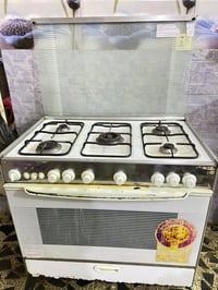 طباخ وميز للبيع الميز فقط بي فطر 07711723028