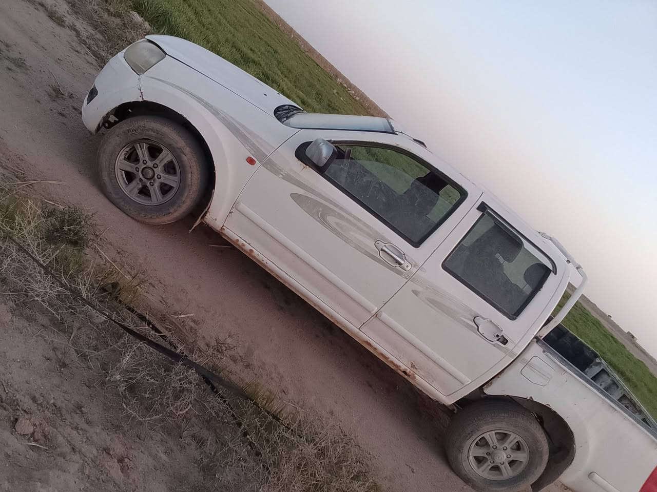سلام عليكم كريت لبيع سياره جديده كير محرك شاصي كفاله الكشر شوف لعين  رقم بصره  راعيه متوفي ابيع هل موجود سعر 33.  $***********
