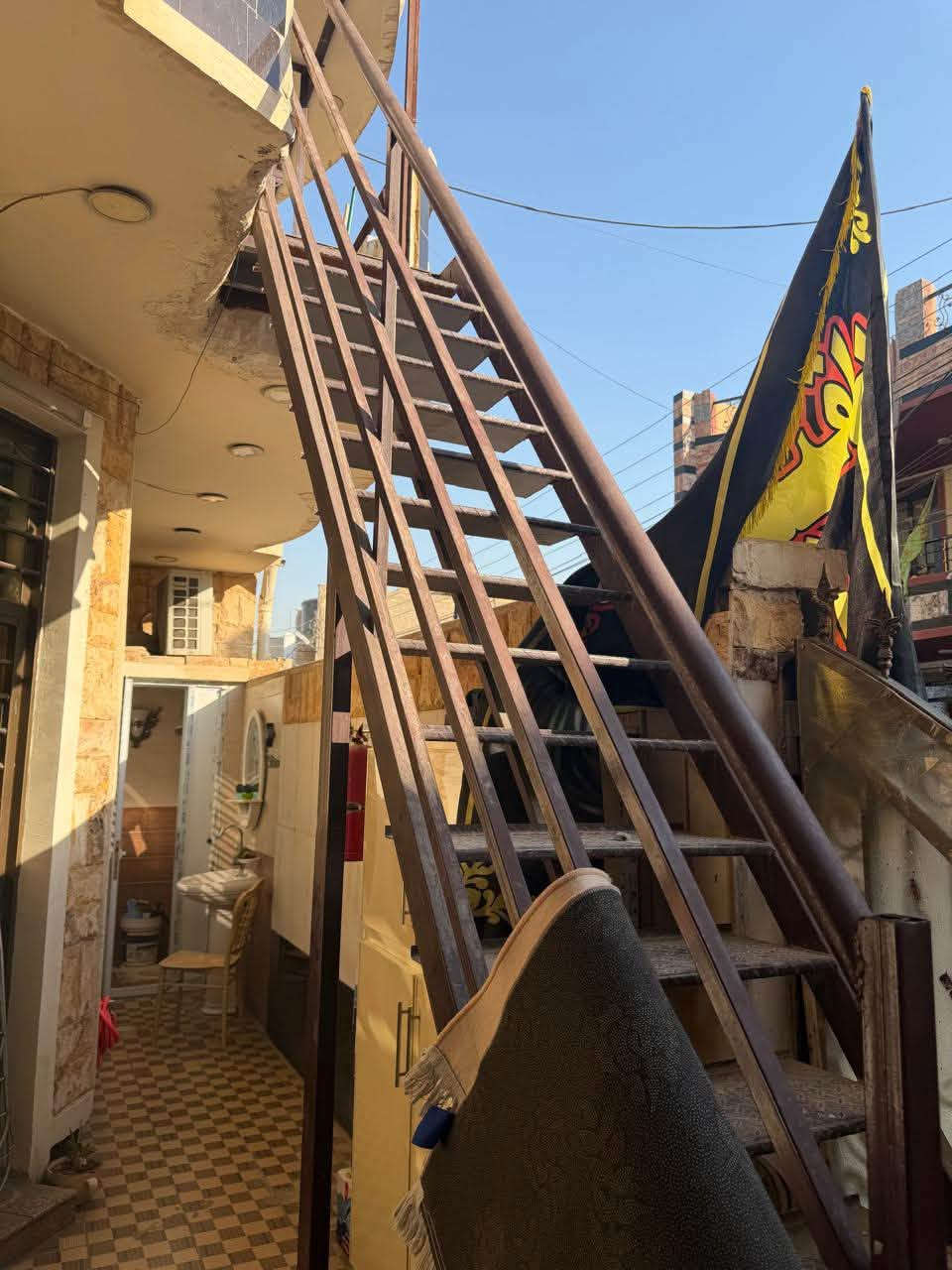 سلام عليكم درج كامل للبيع سعرة 200 الف وبي مجال مكاني بغداد حي تونس تواصل عبر الرقم *********** واتساب 

اتصال ***********
