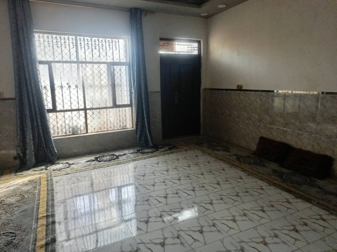 بيت للبيع ١٧٠ متر  الكوفه منطقت الكرشات خلف بستان ابو تكليف زراعي ٢٥ يتكون من خلفتين ومطبخ حار وبارد وصاله وستقبال البيت جاهز سقوف وبرسلين وسرابيم البيت كونكريت اساس وصب وبناء طابوق السعر ٦٥ وبي مجال الاستفسار النتصال عله الرقم *********** البيت قليب عله شارع المعمل مقابيل مجمعه المختار بشار الطاقه خلف المقنص بشارع فقط النجف, العراق

نص مكتوب في الصور:
- Meta AI