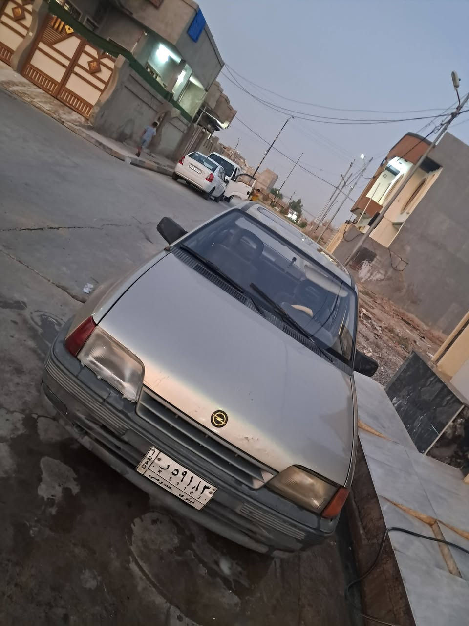 اوبل كاديت للبيع مابيها صبغ فقط جاملغ خلف السائق وكير توماتيك ومكينه 16 ومابيها اي ضررهاي الصور يمكم الشراي يتصل ***********
