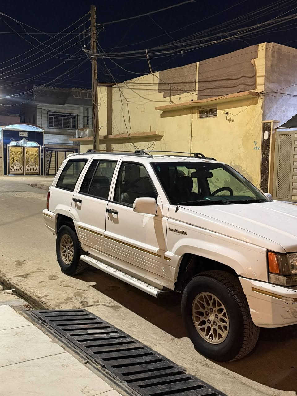 سيارة جيب شيروكي موديل 95 توماتيك لمتت كير مكينة بطة شرط طخم تايرات جديد كشر صبغ شركة رقم نينوى سنوية الى 28 اني صاحبها الشرعي السيارة مكفولة من الدعامية لي الدعامية السعر 47ورقة التواصل على هذا الرقم ***********
