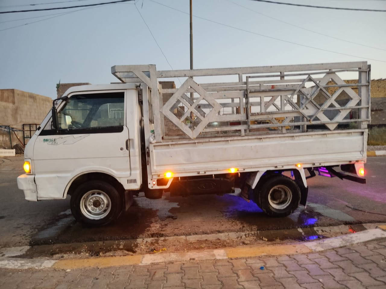 السلام عليكم كيه للبيع موديل 96 رقم بغداد انكليزي هزه جديده سنويه 2030  كير مكينه اكسن شاصي مكفول رقم شاصي ماواضح كهربيات شقاله دشمه جديده حداديه نضيفه باور جديد جاهزه الشراي يتصل المكان واسط قضاء الحي 
السعر 37وبيه مجال قليل للشراي ***********
