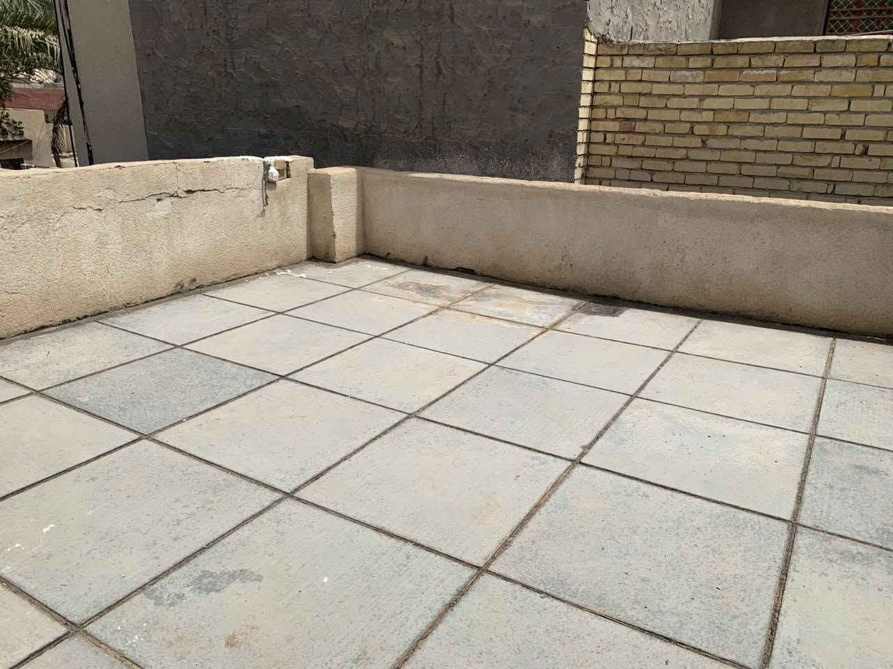 السلام عليكم الدار للبيع في ٧نيسان وبين المراسمه المساحه ١٠٠ متر بناء طابوك البيت يحتوي ٢ غرف نوم وحولي واستقبال ومطبخ   السعر ١١٠  /***********
