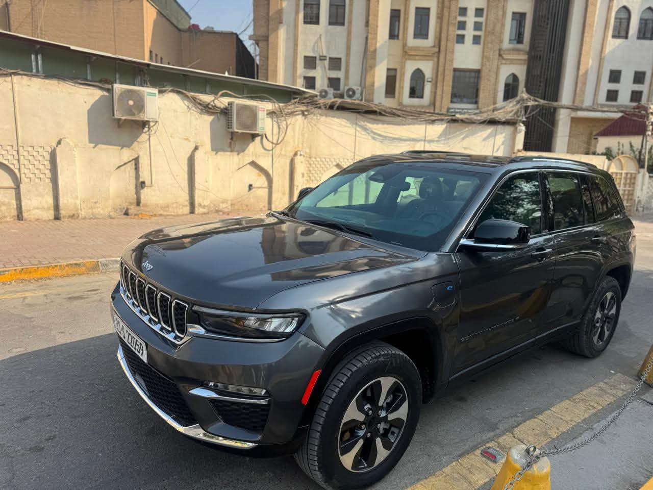 ‏  Jeep Grand cherokee 4xe  ٣شاشات
موديل 2024 4x4 هايبرد
🚗🚗ماشية ٤٦ الف 
الداخل لونين مطعم بصاج
إنارة داخلية LED 
5 راكب 
‎3 انضمة بنزين +هايبرد +كهرباء
#مواصفاتها
٣ شاشات
.بصمه تشغيل عن بعد
.دمام خلفي
.كشنات جلد
.كشن السايق ميمري
.كشنات كهرباء
.صندوق كهرباء
.حساسات خلفيه 
. قطعتين تبريد 
.اشاير بالمري
.رادار امامي
.رادارات 360
خمسة وضعيات قياده
. بنوراما فتحتين
. كير ماوس
. نظام منحدرات
. هيترات بالكشنات 
.ويل كب كروم
.لايتات لد
.بكلايت لد
.كشافات
.بصمة ابواب
. نضام توقف ذاتي
فول مواصفات 1/1  بعد بيها مواصفات
السعر 28000 وبيها مجال 
للاستفسار اكثر الاتصال على الرقم

***********
