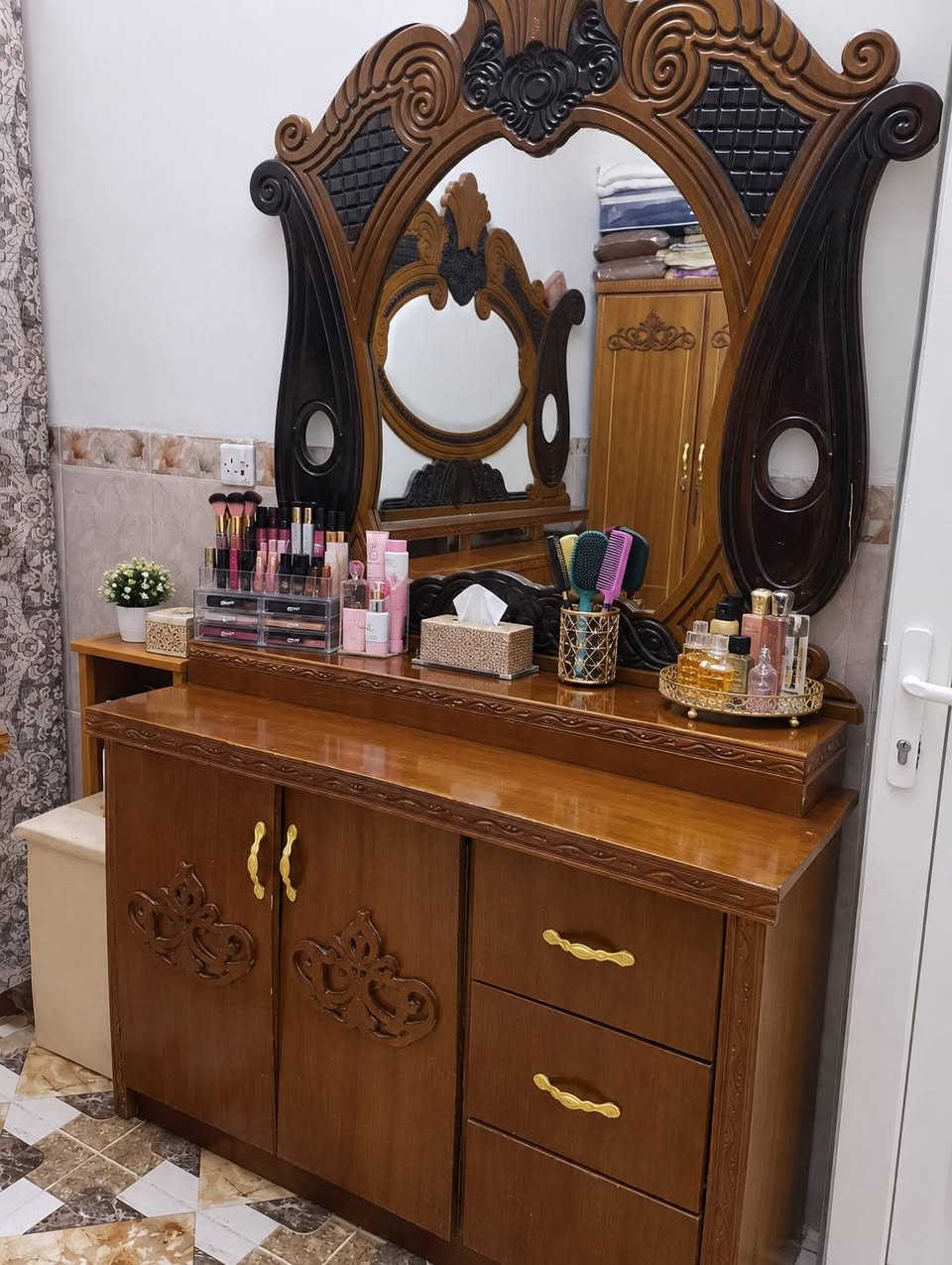 غرفه نوم صاج مستعمله للبيع سعرها 450 بيها ضرر شويه للاستفسار اتصل ع رقم ***********
