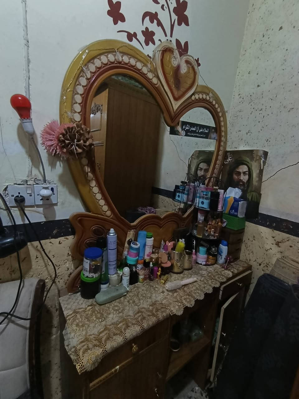 غرفه البيع 5بيبان كامل ملحقاته نضيفه سعر 500 وبيه مجال ***********
